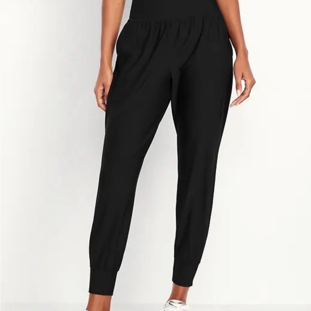 Old Navy Women's High Waisted Powersoft Pocket Joggers. NWT. Size S in TALL